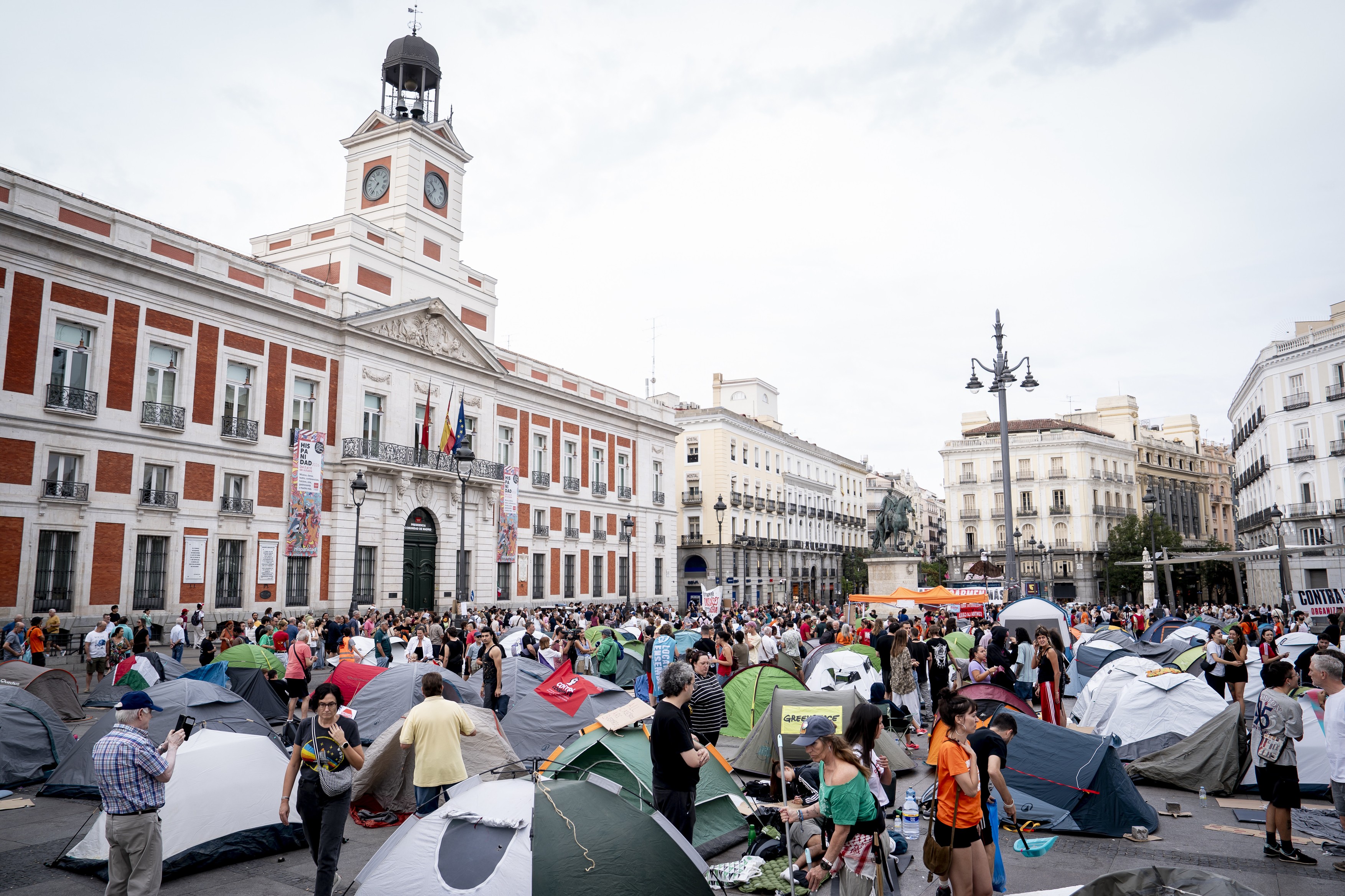 Proteste masive în Madrid: Piața Puerta del Sol a fost ocupată de manifestanți care cer drepturi pentru chiriași