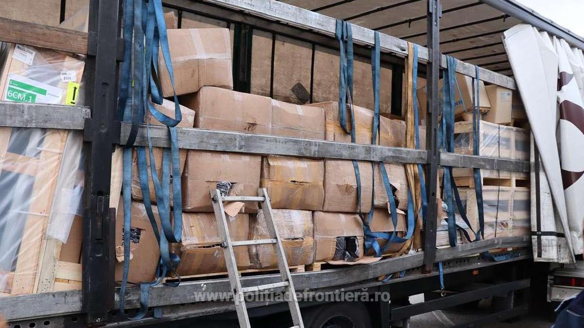 Poliția de Frontieră a descoperit produse contrafăcute în valoare de 900.000 de lei