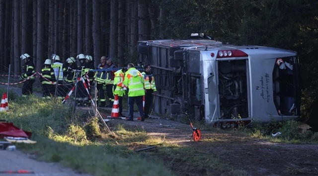 Accident tragic în Germania: Un autocar cu turiști filipinezi s-a răsturnat în Bavaria