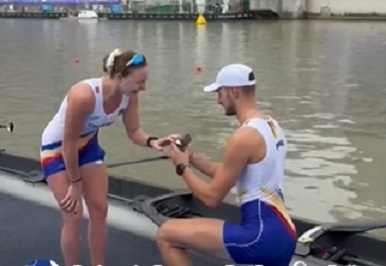 Moment emoționant la Shanghai: Canotorul Claudiu Neamțu a cerut-o în căsătorie pe Cristina Drugă