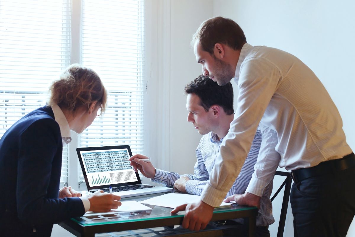 Productivitatea muncii: factorul cheie care determină creșterea salariilor și a nivelului de trai