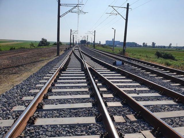 Circulație feroviară blocată între Teiuș și Podu Mureș din cauza unei defecțiuni tehnice la șină