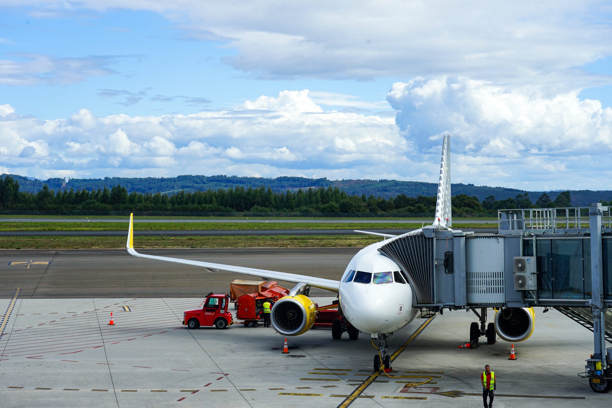 Incident cu baterie externă în flăcări pe un avion Lufthansa: Zborul spre Lisabona a fost deviat
