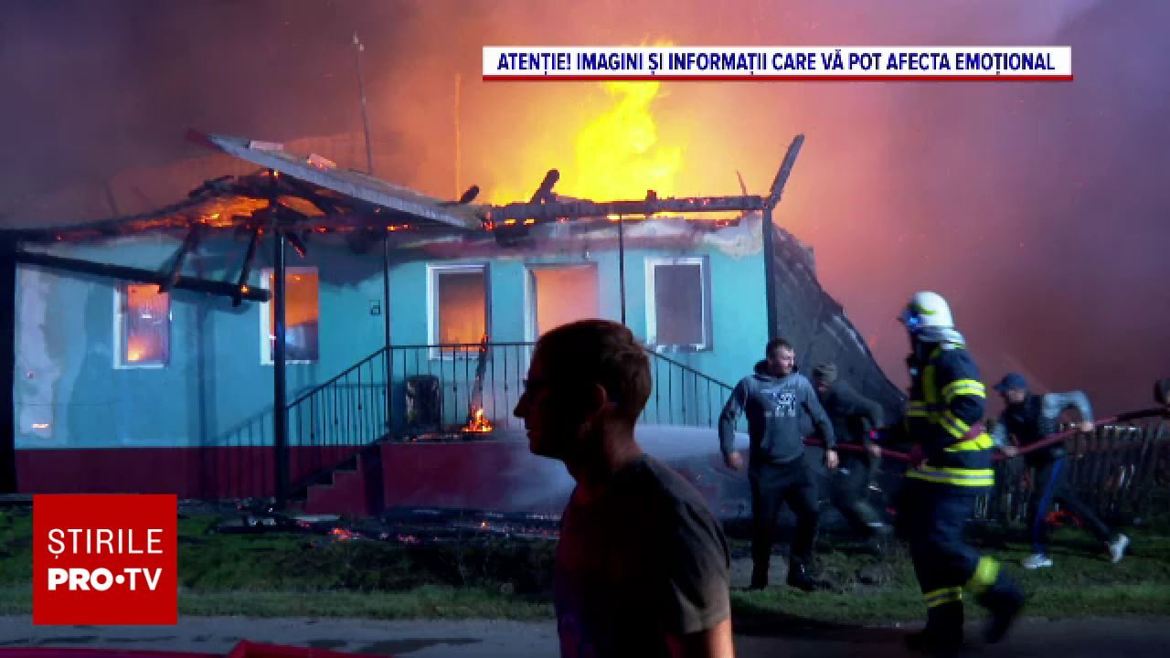 Incendiu devastator distruge o locuință și anexe: o familie cu trei copii a rămas fără acoperiș