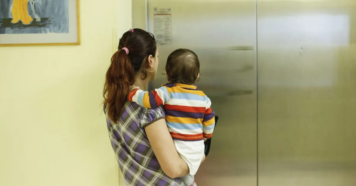 De ce trebuie să plătească locatarii de la parter liftul, chiar dacă nu îl folosesc? Explicația legii