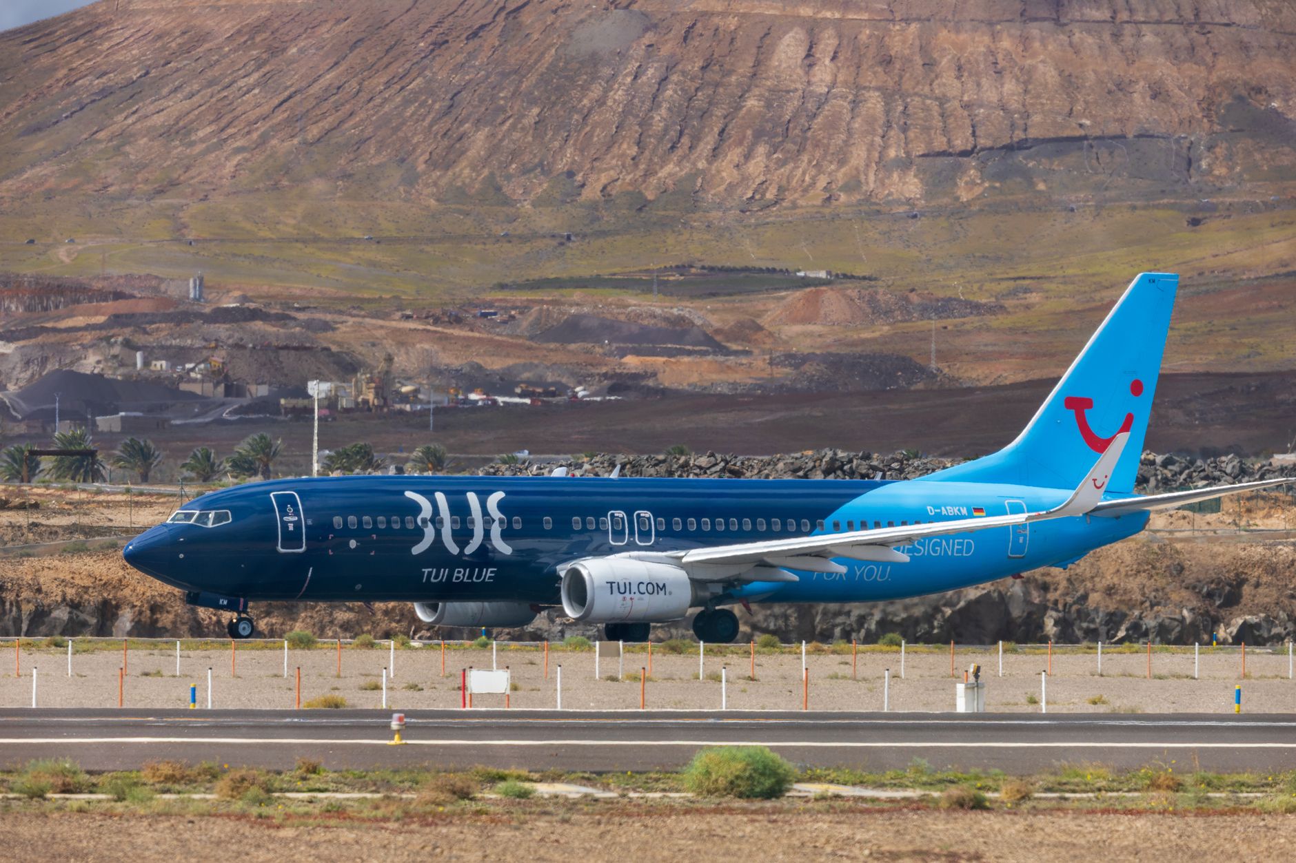 Aeroportul din Catania este blocat pentru a patra oară în două luni din cauza erupției Vulcanului Etna