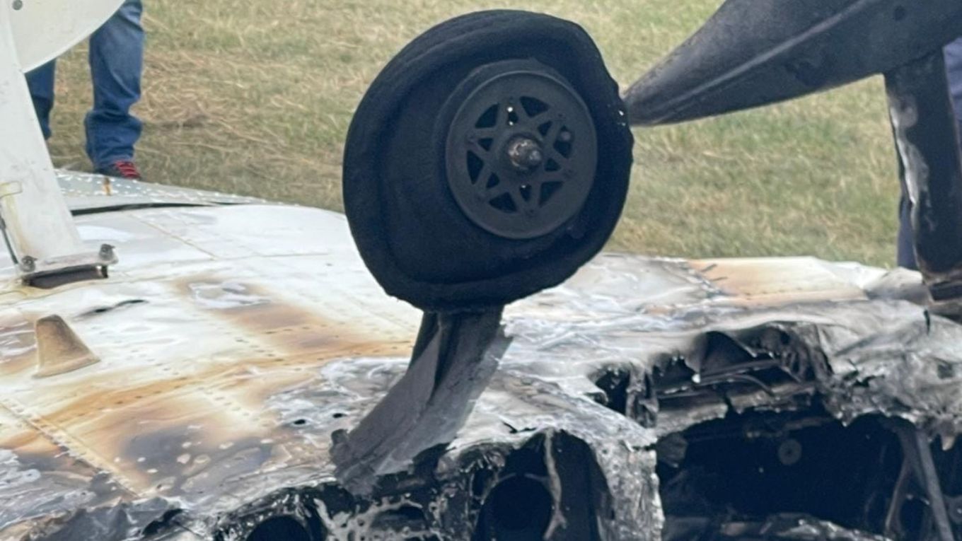 Accident aviatic la Aerodromul Iași: un avion ultraușoară s-a prăbușit după o defecțiune tehnică