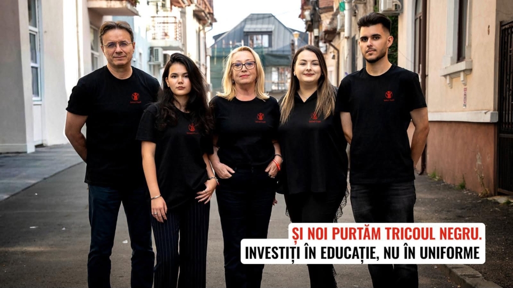 Front comun împotriva uniformei obligatorii în școli: Salvați Copiii susține protestul elevilor