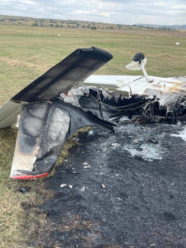 Un avion ultraușor s-a prăbușit la aerodromul din Iași, pilotul fiind rănit