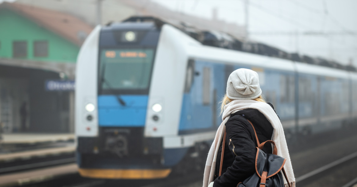 CFR Călători anunță noile facilități pentru studenți: reduceri de 90% sau 50% la transportul feroviar