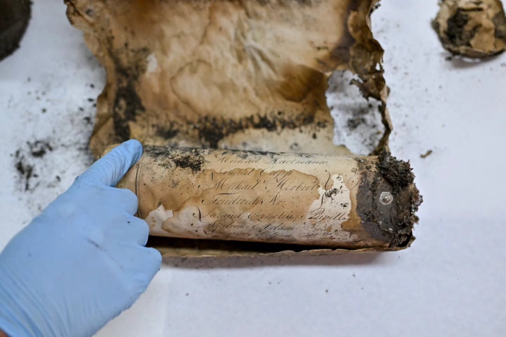 Descoperire istorică la Turnul Sfatului din Sibiu: a fost găsit un cilindru cu documente vechi de peste un secol