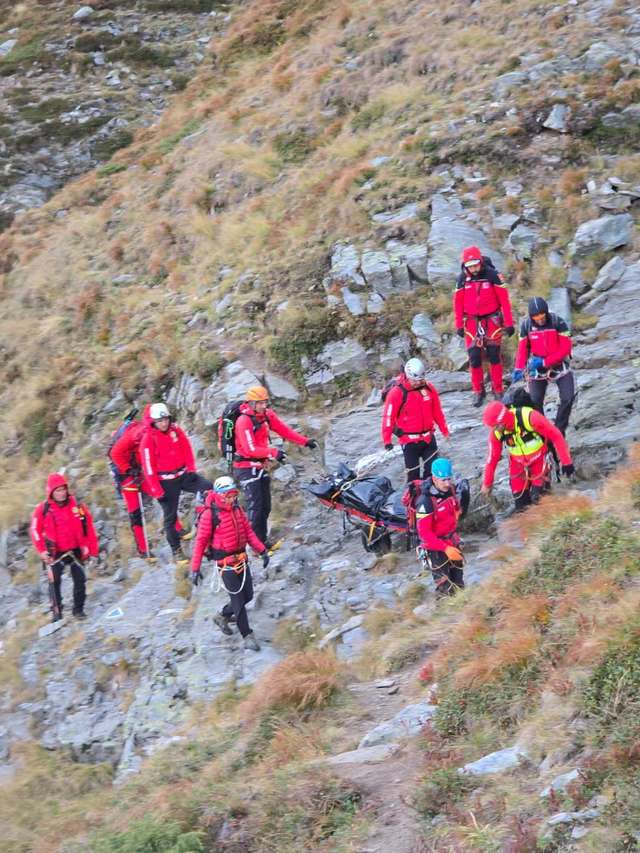 Trupul unui turist a fost recuperat după 34 de ore în Munții Făgăraș, în condiții extreme