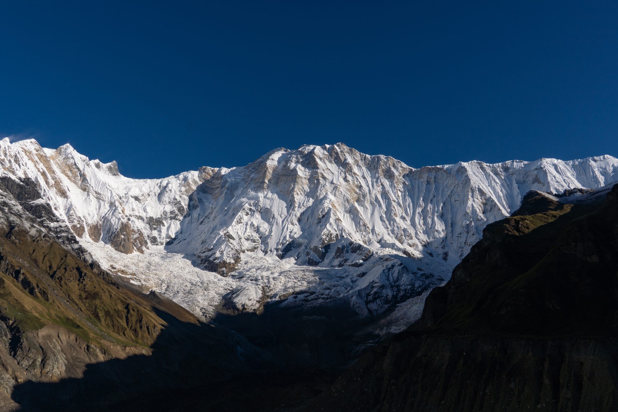 Tragedie în Nepal: O avalanșă a lovit o tabără de alpiniști în zona munților izolați