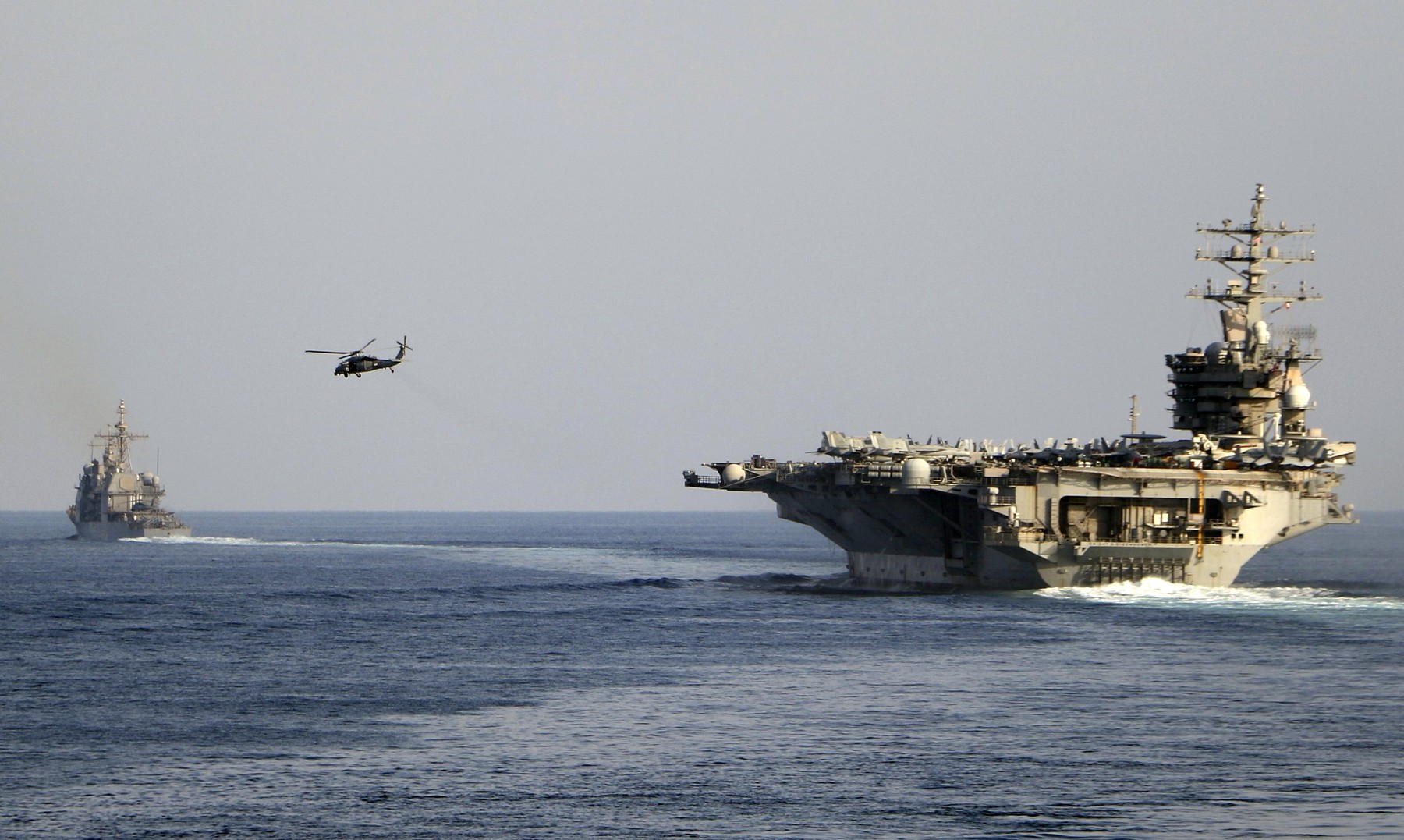 Incident grav pe portavionul USS Dwight D. Eisenhower: doi aviatori au fost nevoiți să se catapulteze