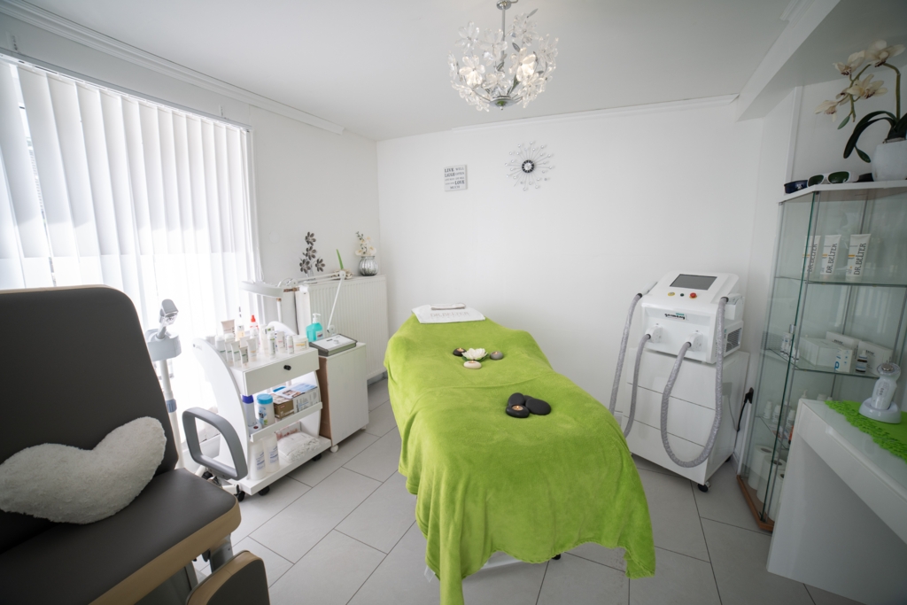 ANAF a descoperit nereguli la un salon de estetică din București care promova servicii de mii de euro