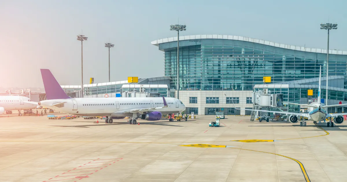Avion Caspian Airlines sechestrat pe pista aeroportului din Istanbul chiar înainte de decolare