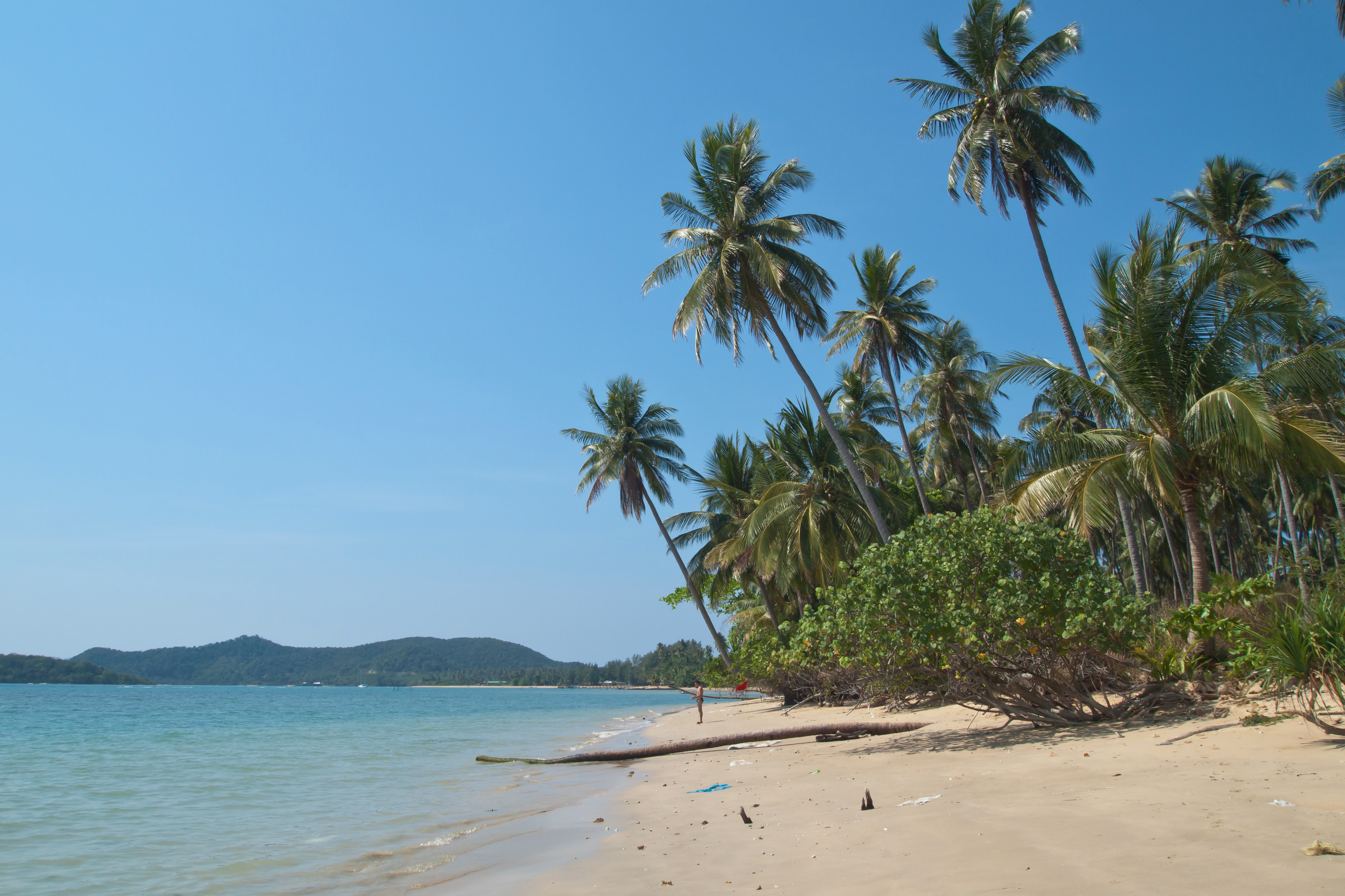 Turiștii români diversifică destinațiile de vacanță: de la Grecia și Turcia la Thailanda și Maldive