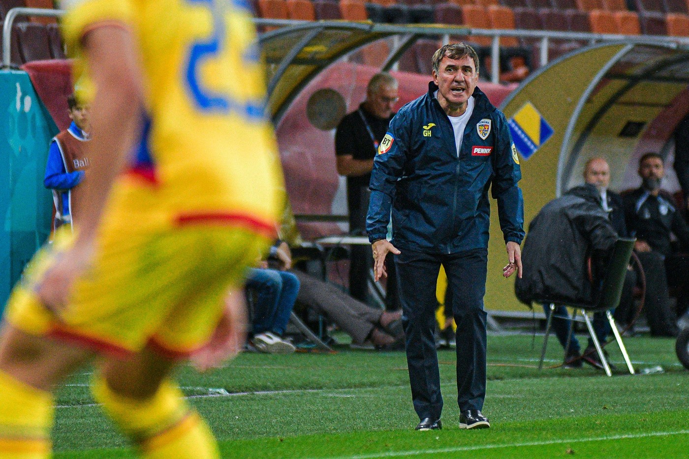 Gheorghe Hagi va continua să conducă echipa națională de fotbal a României