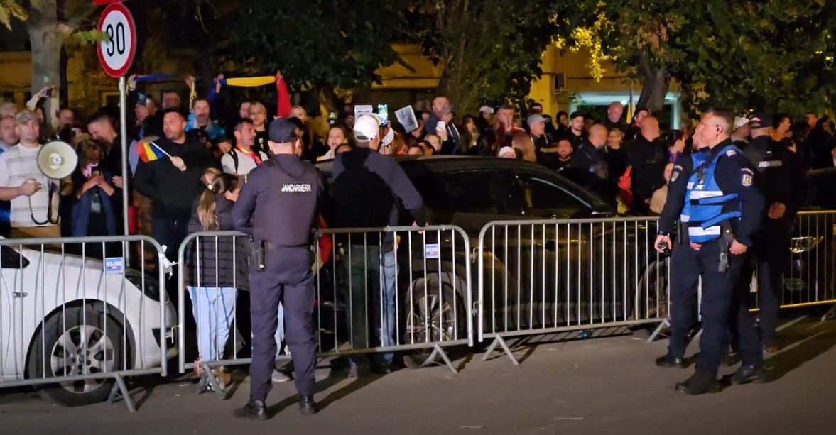 Proteste în fața arestului central după arestarea preventivă a lui Călin Georgescu