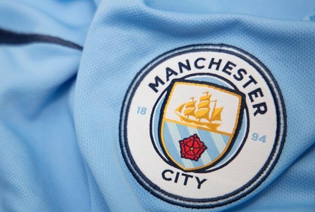 Manchester City ar fi efectuat transferuri de peste 500 de milioane de euro în ciuda încălcărilor financiare