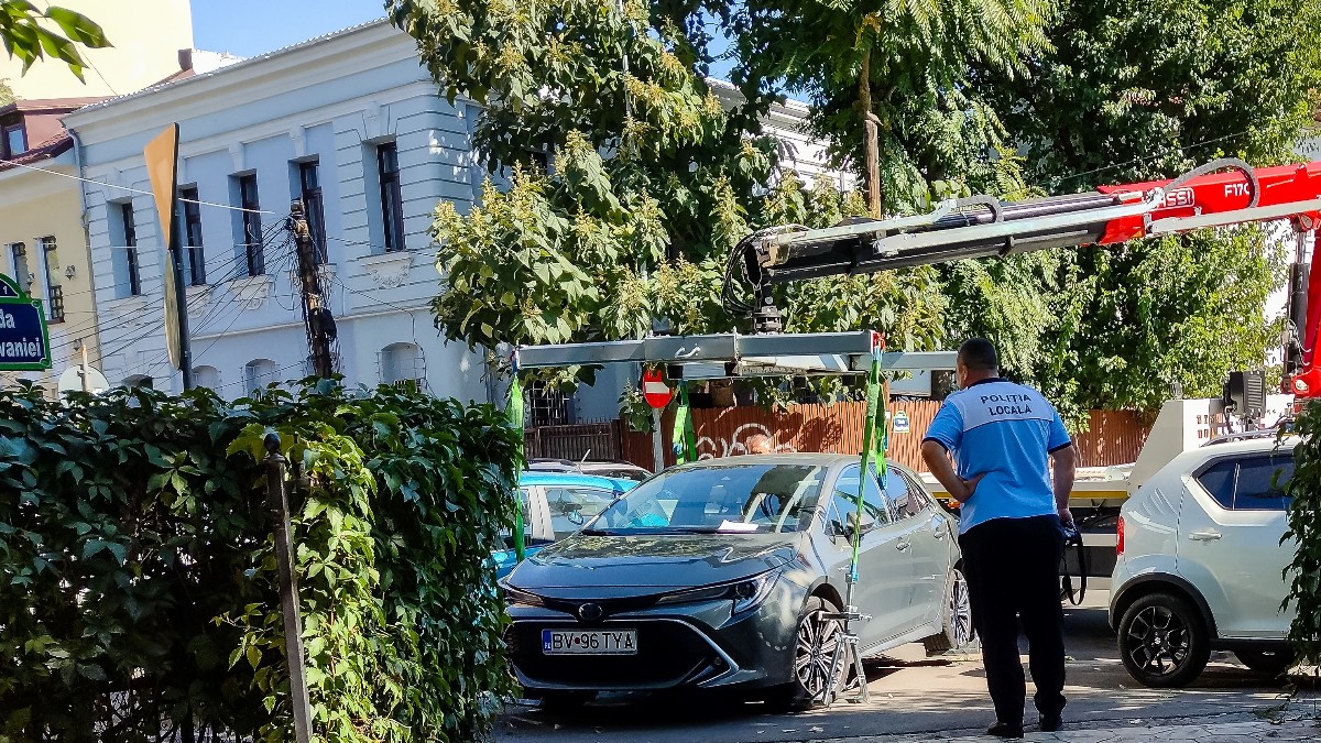 Reguli noi pentru mașinile parcate ilegal în București: platformă digitală și tarife unitare