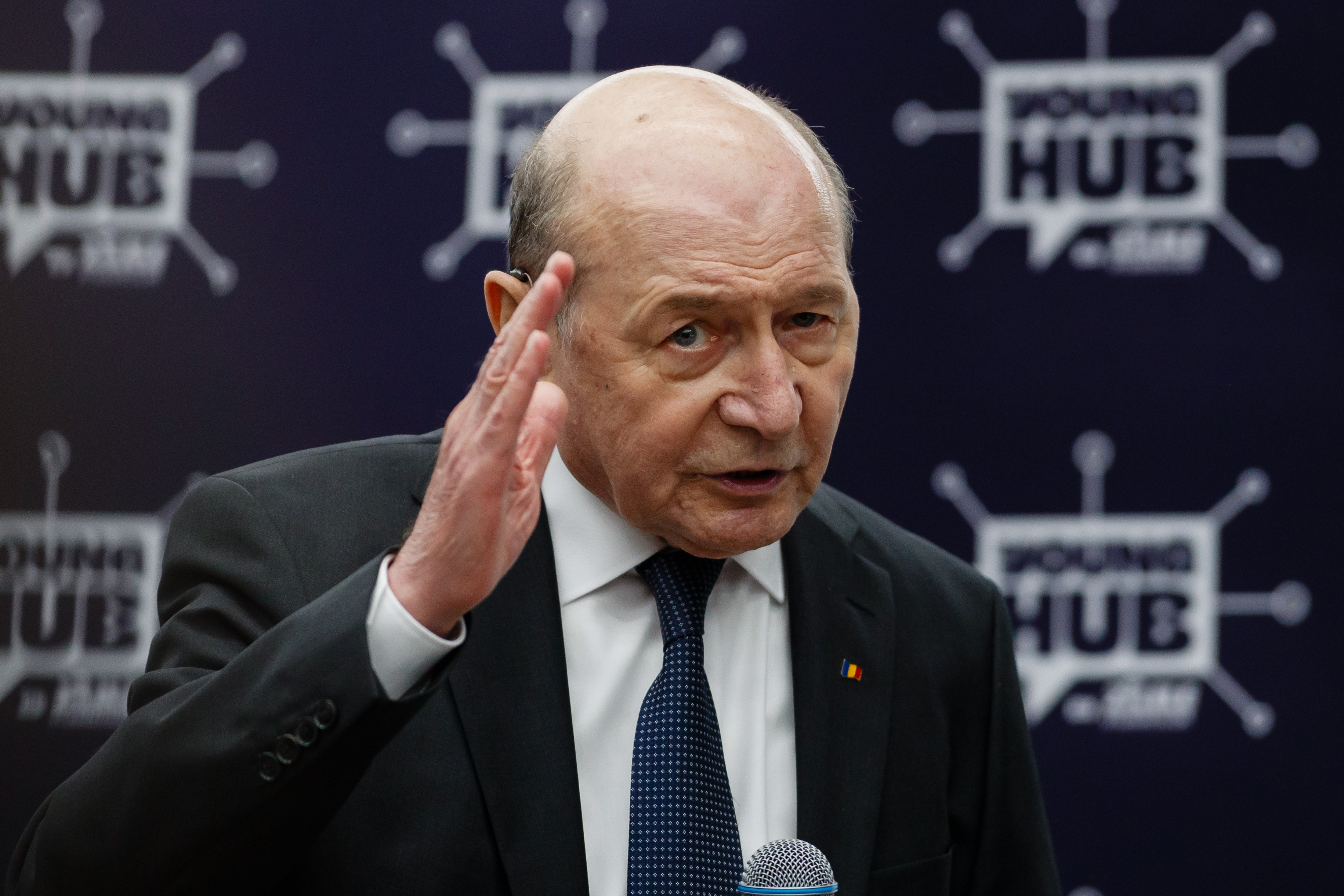 Traian Băsescu critică poziția lui Nicușor Dan după eșecul învestiturii Guvernului Mureșan