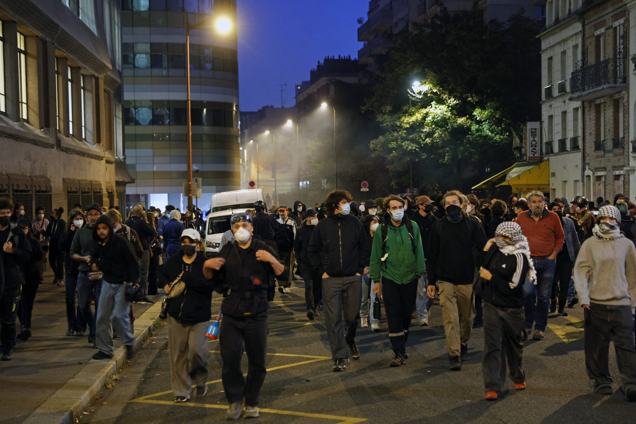 Protestele tinerilor din Franța se extind: liceenii și studenții cer investiții masive în educație
