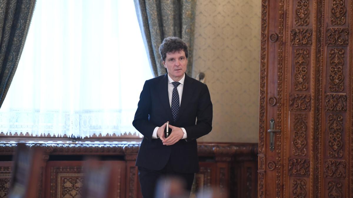 Nicușor Dan participă la deschiderea anului universitar la Facultatea de Istorie din București