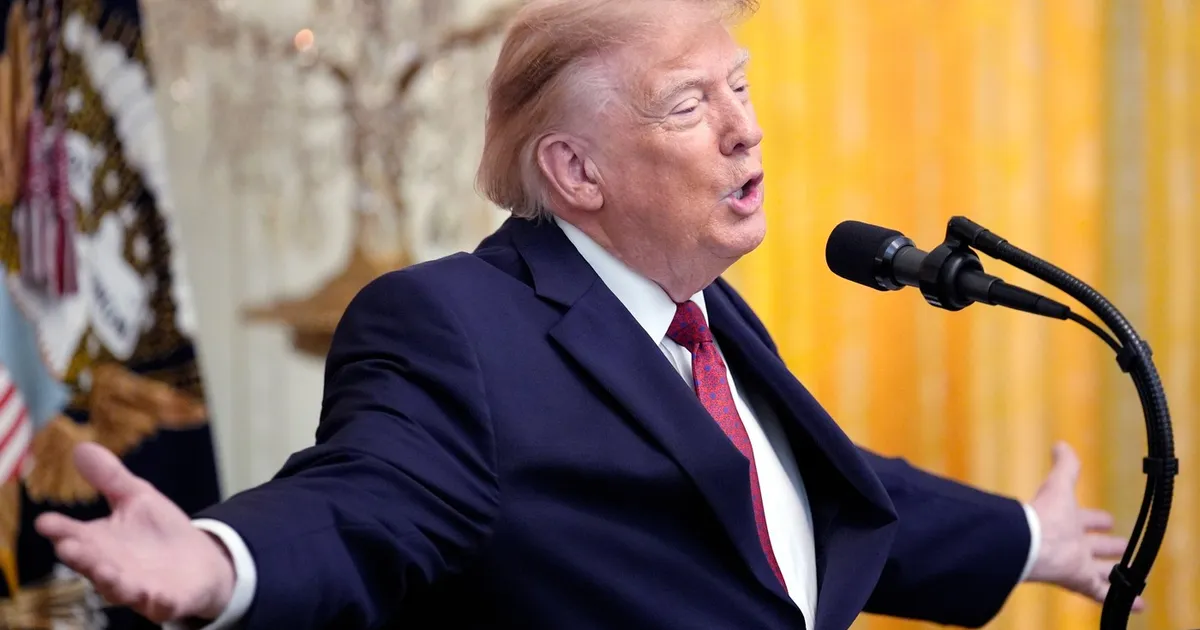Donald Trump susține că SUA se descurcă mai bine ca niciodată, dar acuză presa că ascunde adevărul