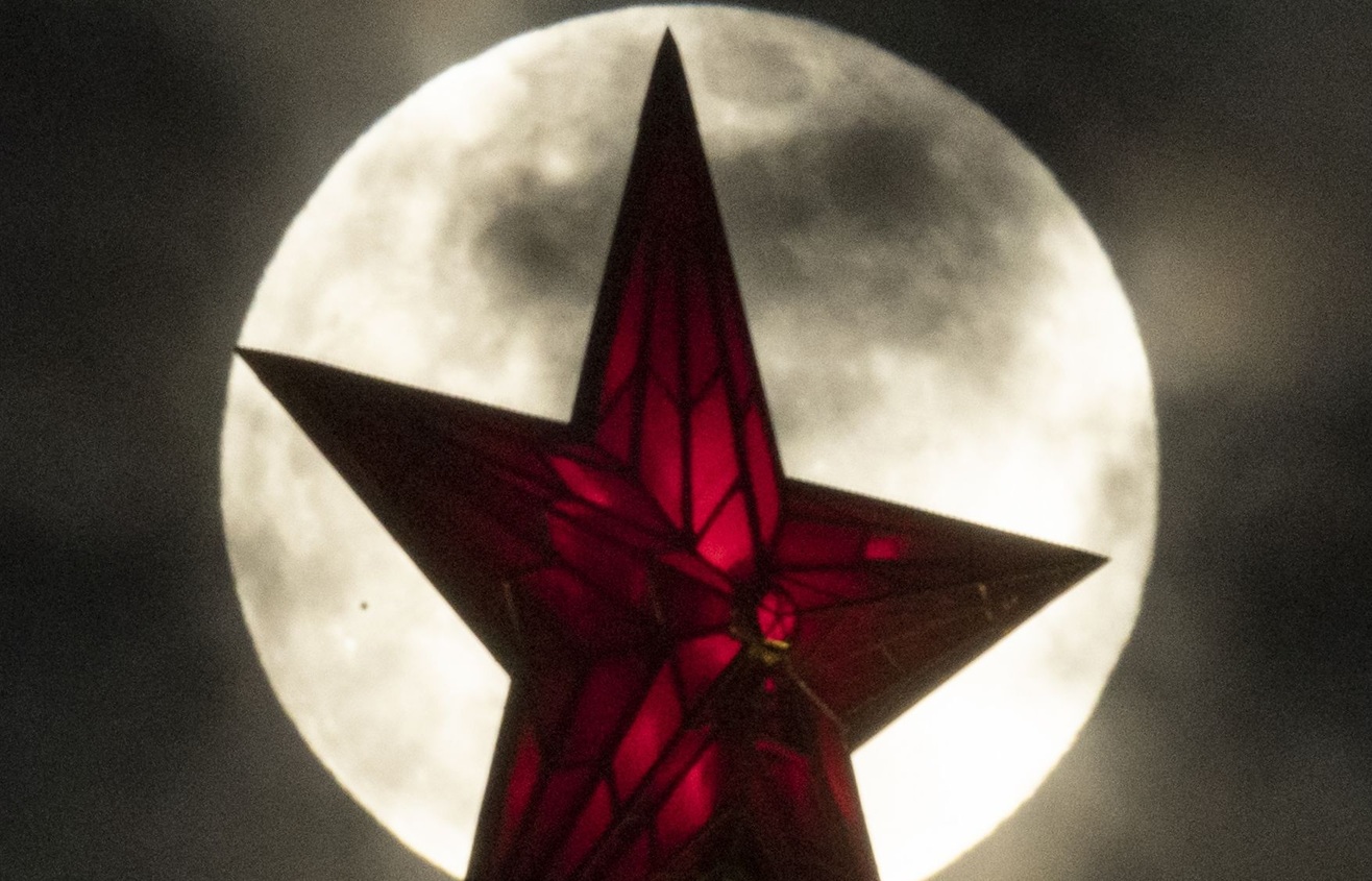 Ritual neobișnuit la granița cu Estonia: Ultranaționaliști ruși au organizat o slujbă pentru Luna