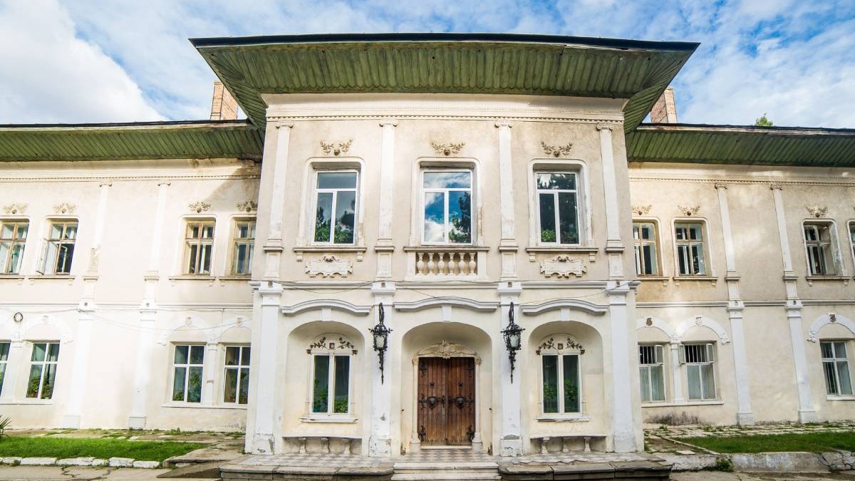 Castel istoric de aproape 300 de ani din Iași este scos la vânzare pentru 750.000 de euro