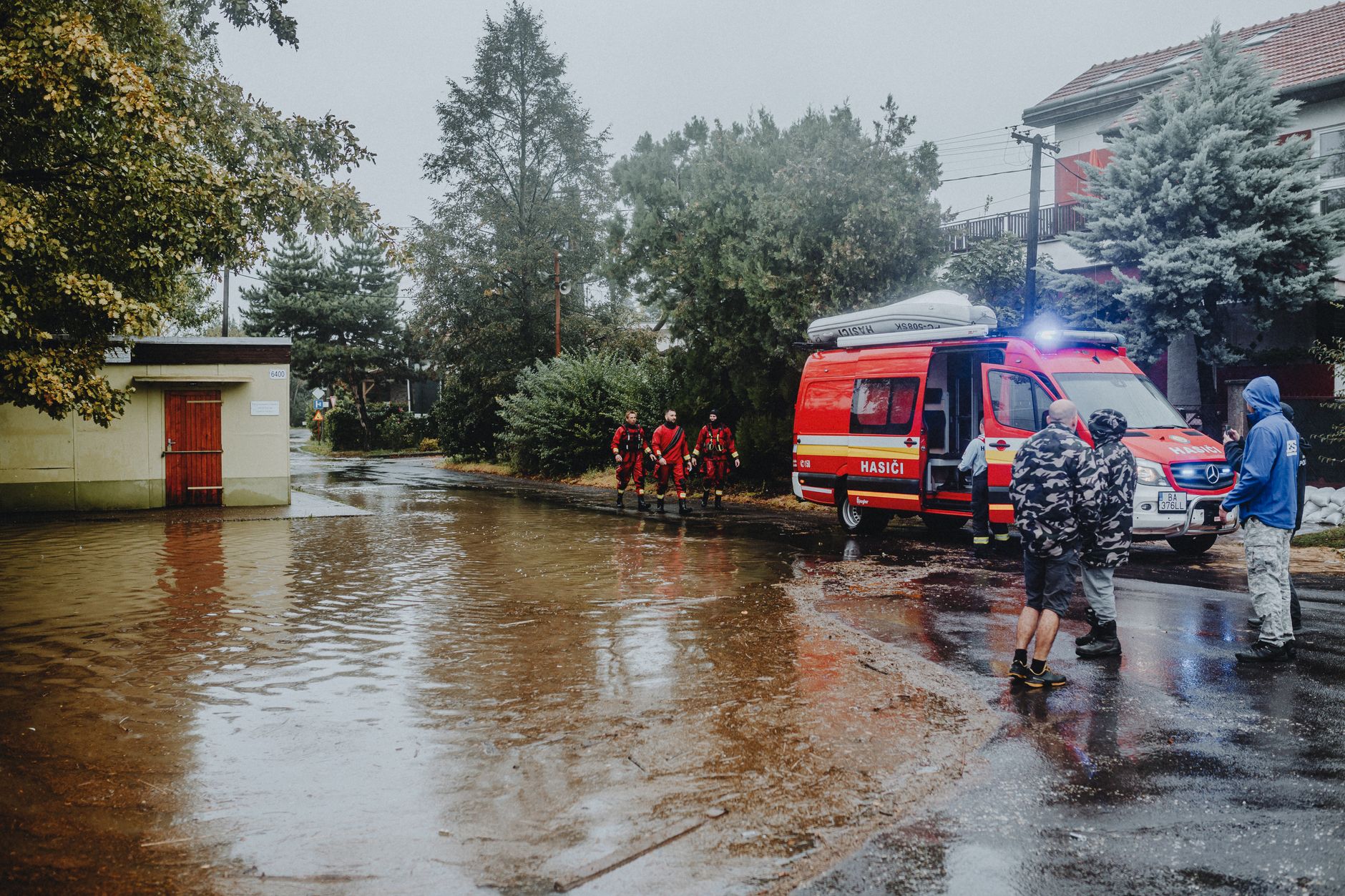 Accident tragic în Ialomița: Un autoturism a ajuns în lacul Bentu Mare, o persoană este căutată sub apă