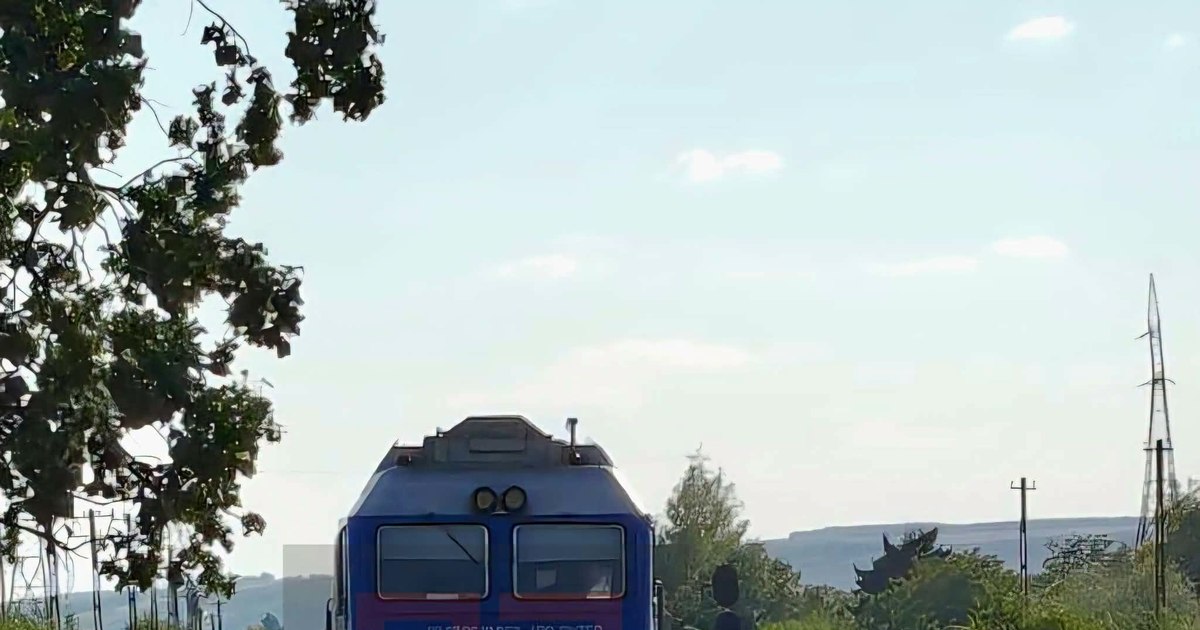 Tragedie în județul Galați: patru persoane, inclusiv un copil, au murit după ce un tren a lovit o autoutilitară