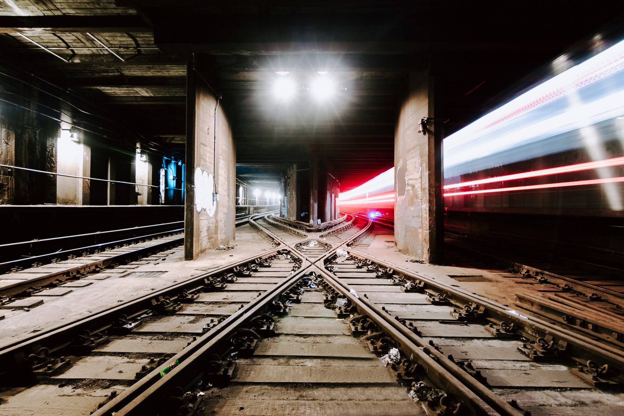 Tragedie în județul Galați: un tren a lovit o autoutilitară, patru persoane au murit