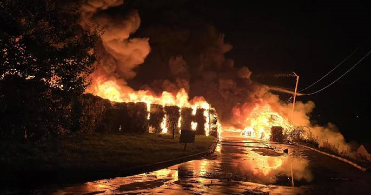 Incendiu de amploare la o stație de reciclare deșeuri din apropierea Sibii