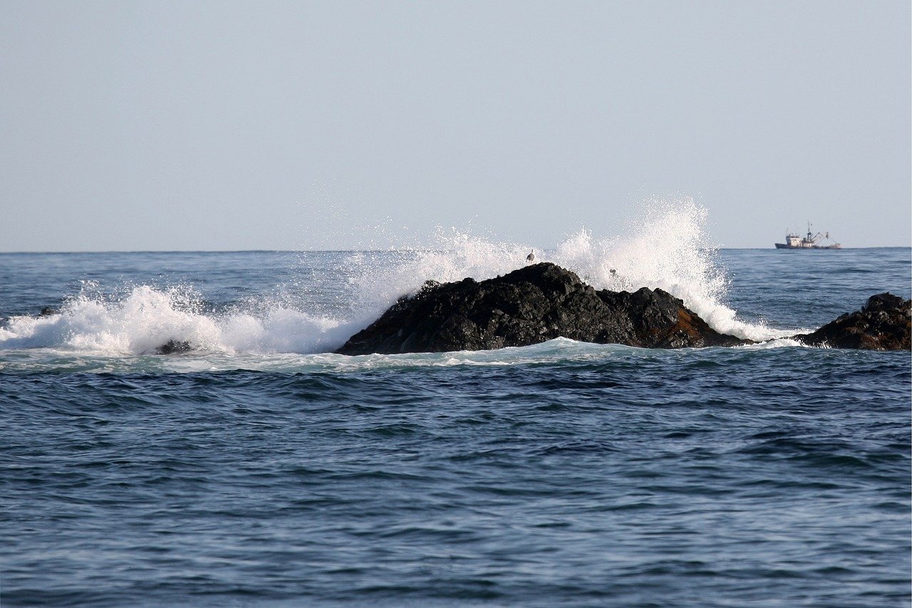 Oceanele absorb o cantitate record de energie termică, echivalentul a 12 bombe Hiroshima pe secundă