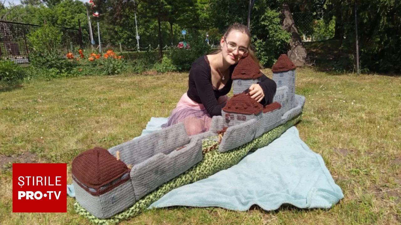 O femeie din Cehia a creat un castel de doi metri din croșet, care a intrat în Cartea Recordurilor