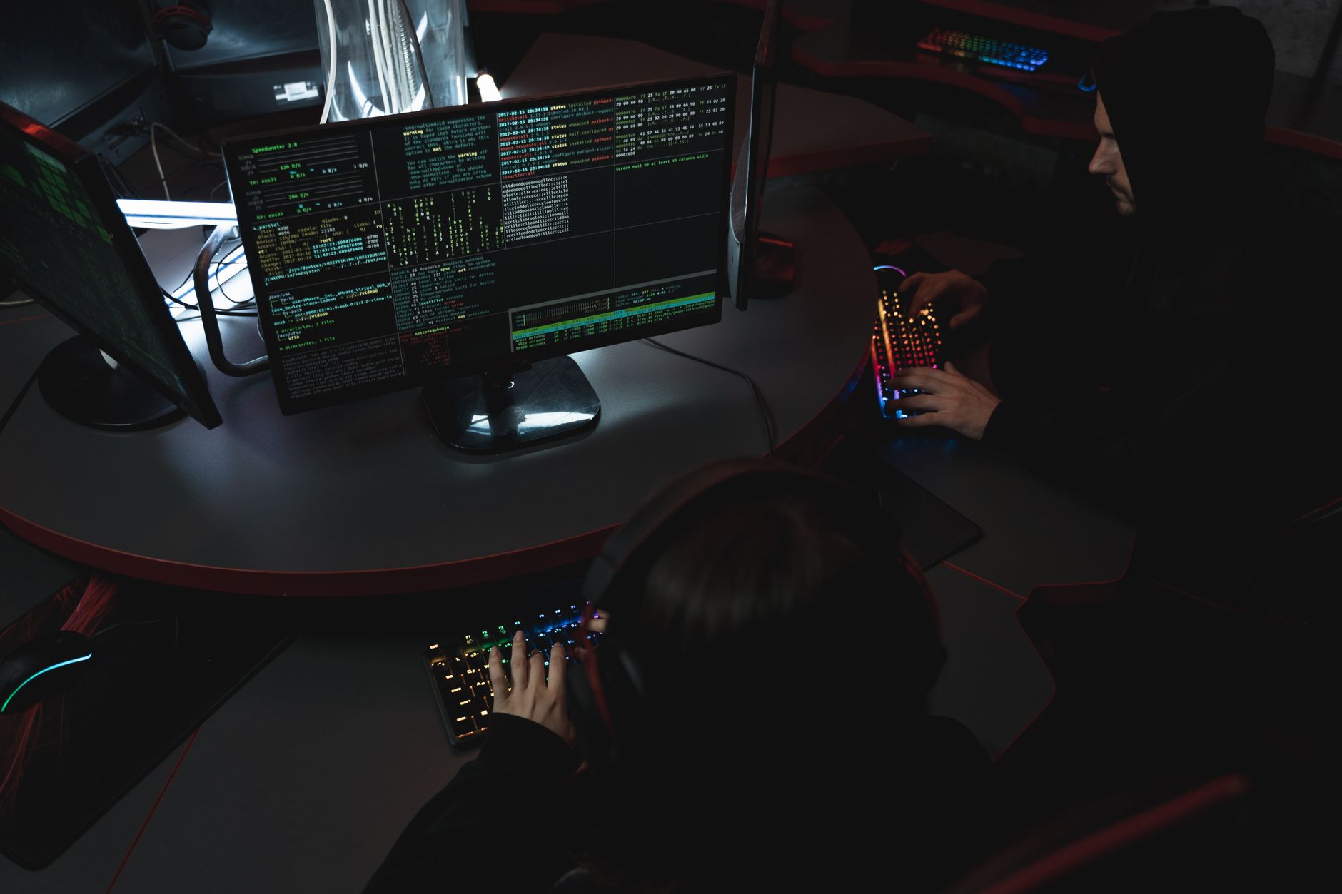 Un adolescent român de 16 ani a fost arestat în Spania, fiind suspectat că coordona gruparea de hackeri KillSec