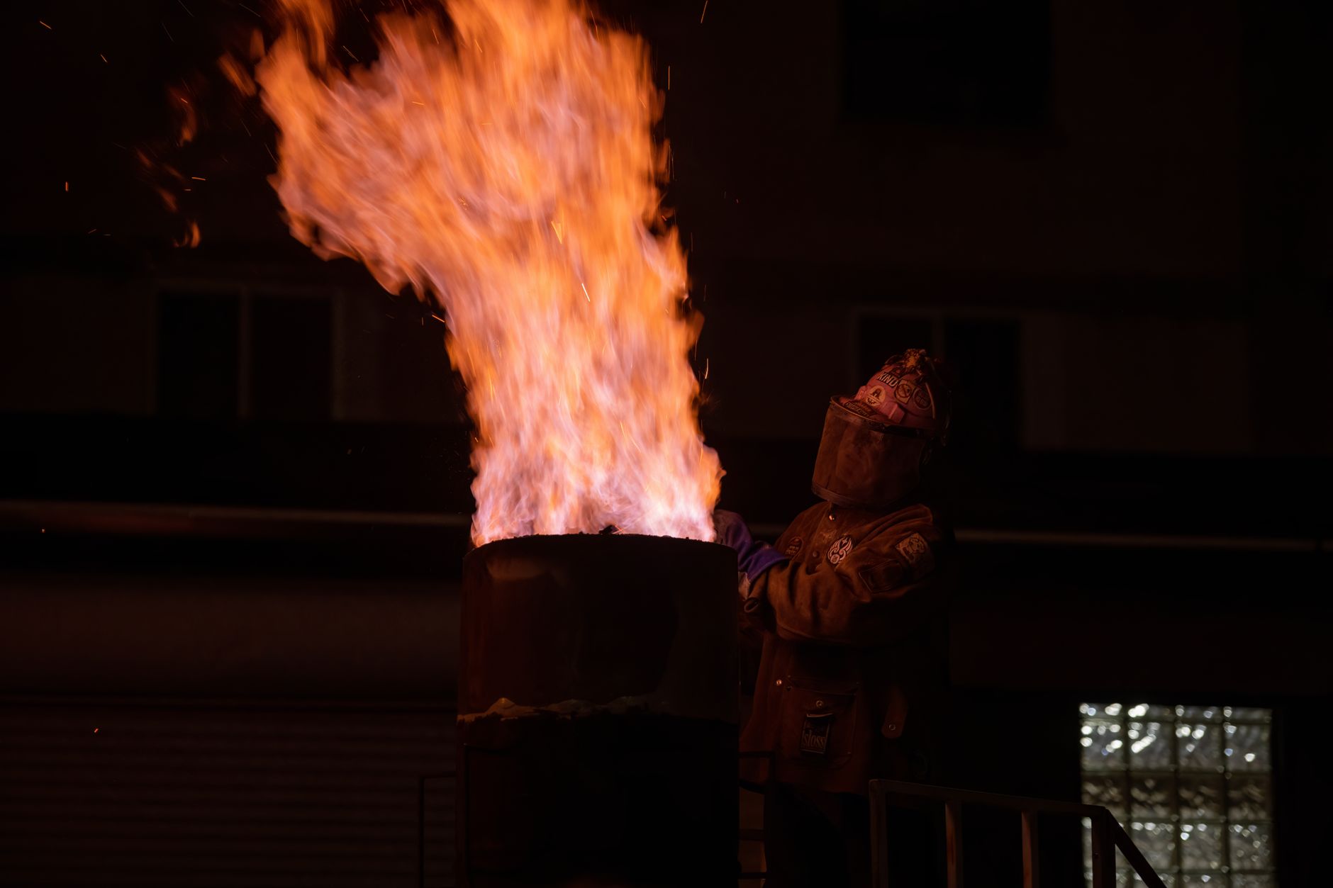 Incendiu suspect în județul Neamț: un adăpost de animale a fost distrus complet