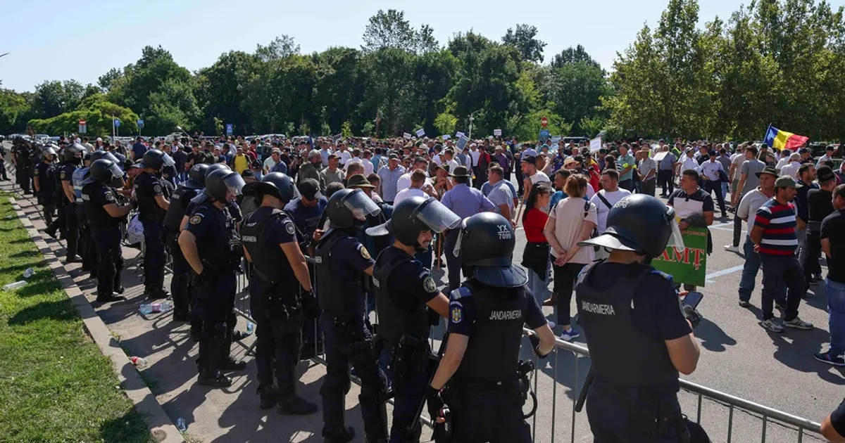 Confruntări violente în Piața Victoriei: Jandarmii au folosit gaze lacrimogene în protestul fermierilor