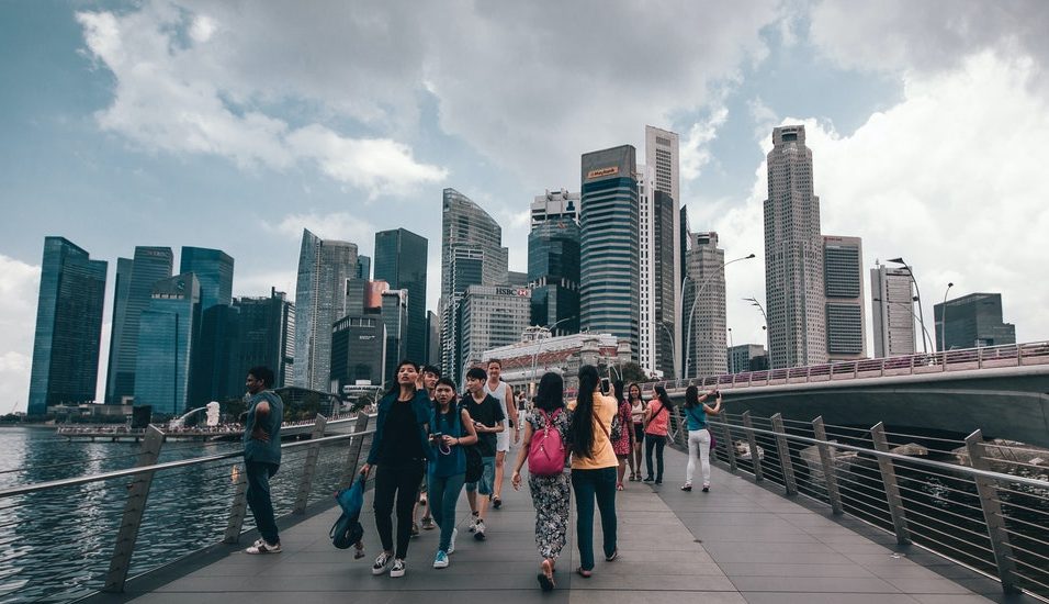 Singapore lansează o platformă digitală de dating pentru angajații publici pentru a crește natalitatea
