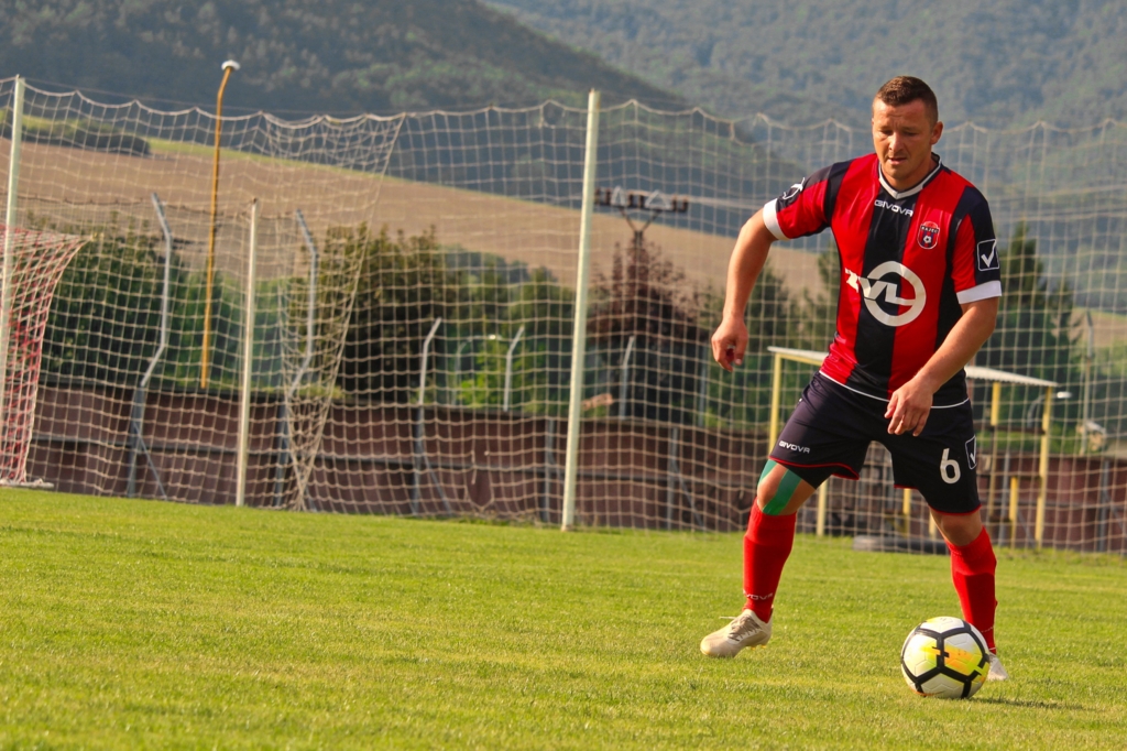 Firma obligată să plătească 72.000 de euro unui angajat care juca fotbal în concediu medical