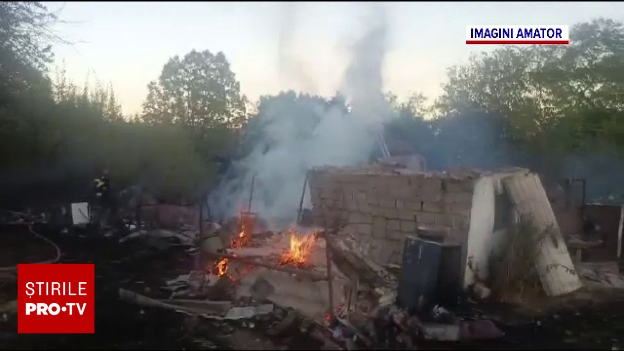 Tragedie în Gorj: Un bărbat de 72 de ani și-a ars casa încercând să elimine un cuib de viespi