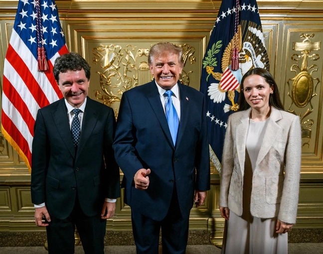 Explicația pentru întârzierea publicării fotografiei lui Nicușor Dan cu Donald Trump