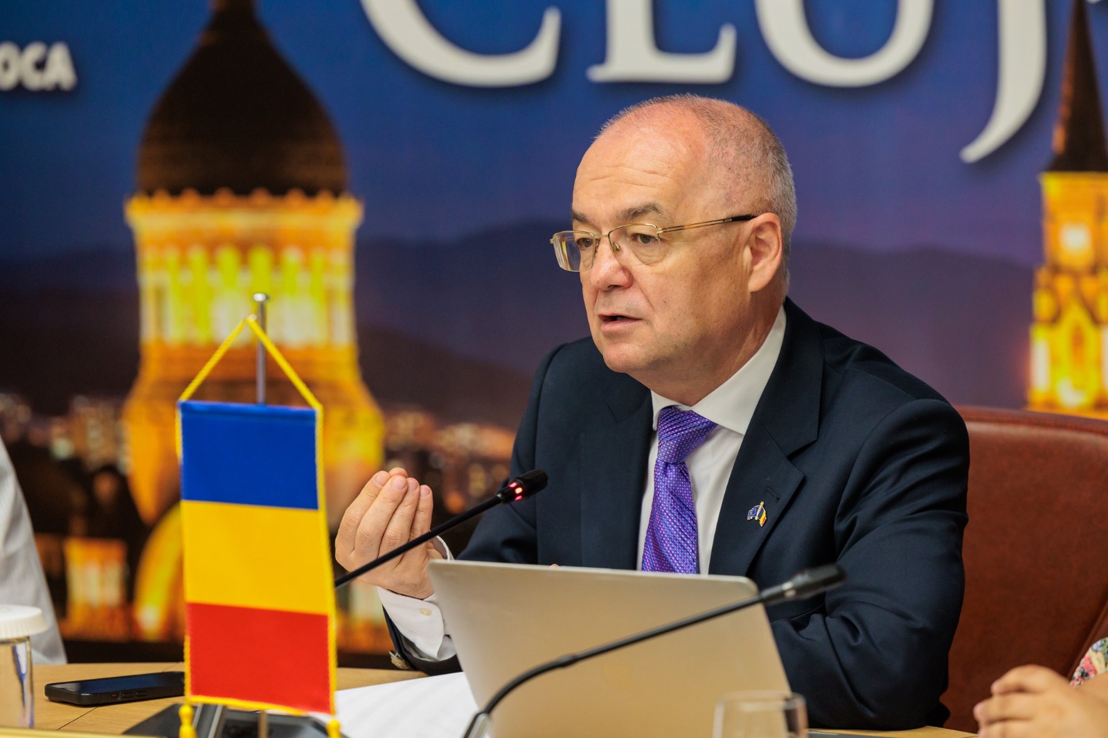 Emil Boc propune teste de cunoștințe pentru muncitorii din afara UE pentru a evita problemele în comunitate