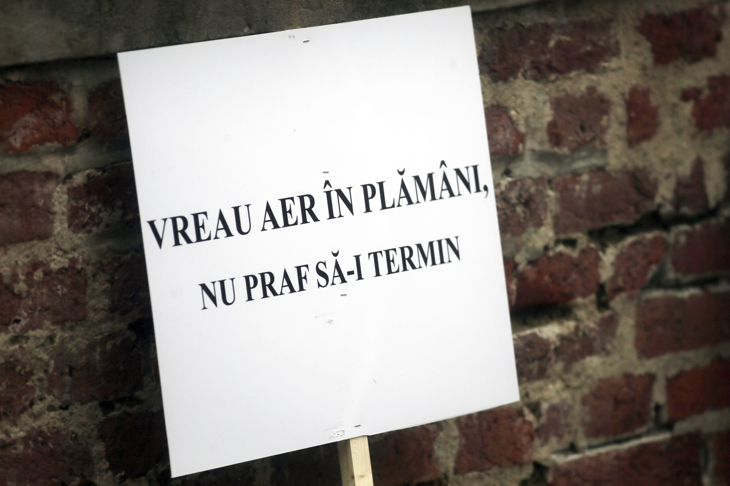 Poluarea aerului din interiorul locuințelor și a spațiilor de lucru rămâne o problemă ignorată