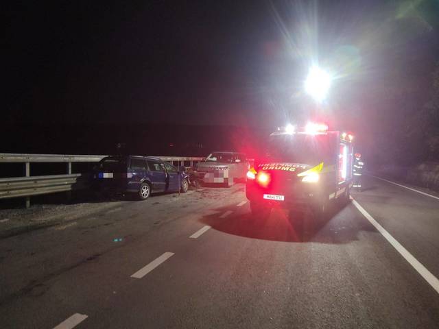 Accident violent pe DN 13 în județul Mureș: un TIR și trei mașini implicate, o victimă în stare gravă