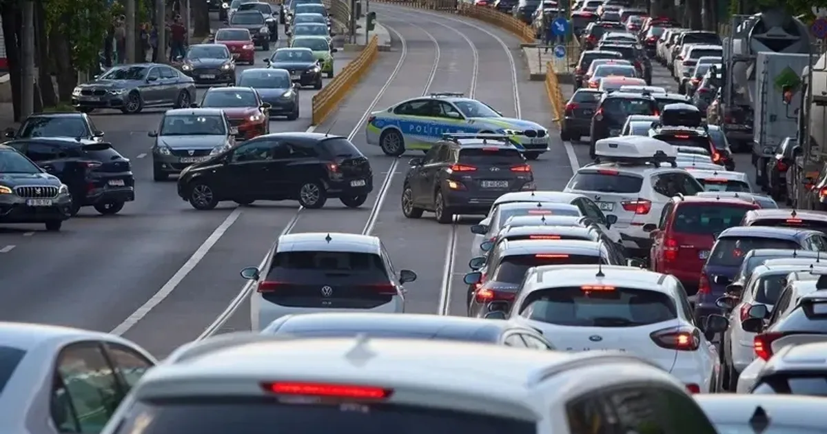 Ciprian Ciucu propune restricționarea mașinilor poluante în București: vor putea circula doar vehicule electrice și Euro VI