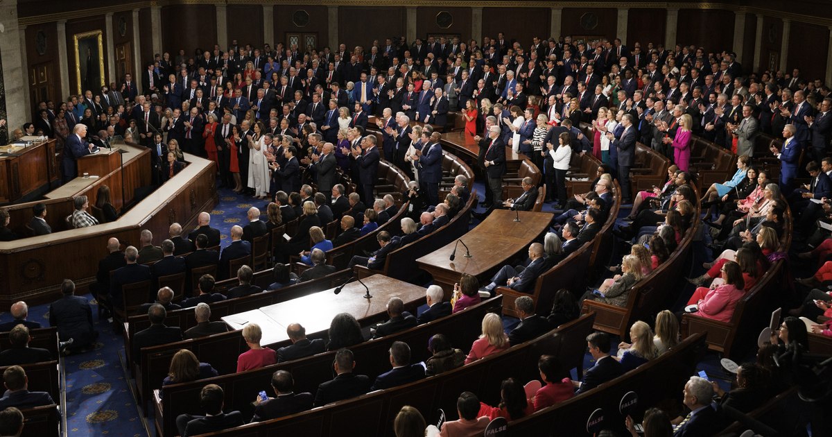 Trump se confruntă cu scăderea popularității și cu un avantaj al democraților în sondaje