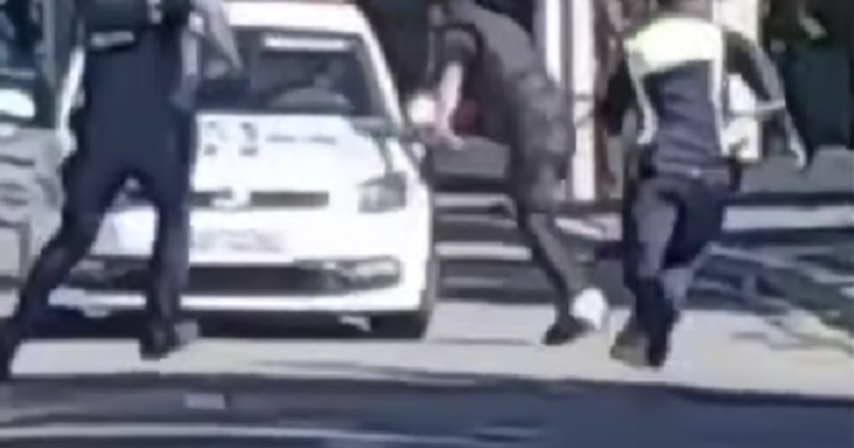 Incident violent în Sectorul 6: un bărbat a furat bunuri și a amenințat polițiștii cu un cuțit